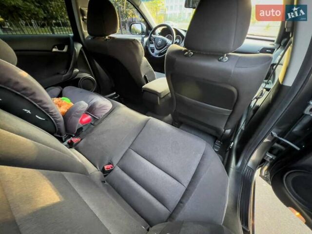 Серый Хонда Аккорд, объемом двигателя 2.2 л и пробегом 227 тыс. км за 8500 $, фото 6 на Automoto.ua