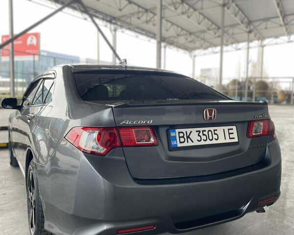 Серый Хонда Аккорд, объемом двигателя 2.2 л и пробегом 300 тыс. км за 8450 $, фото 4 на Automoto.ua