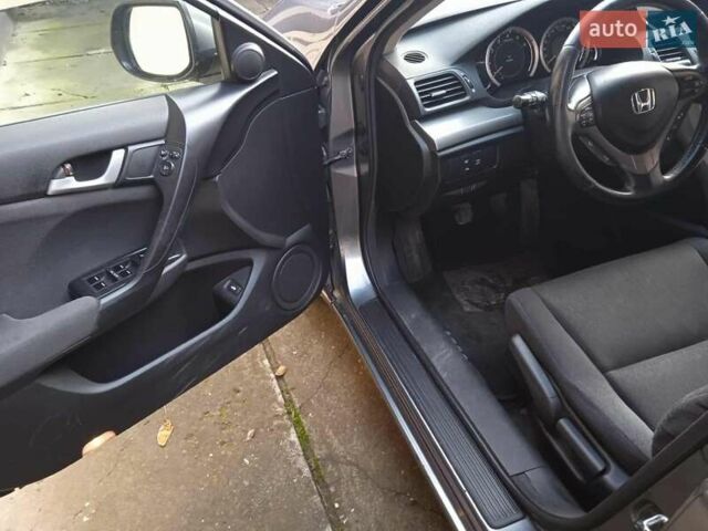 Серый Хонда Аккорд, объемом двигателя 2.2 л и пробегом 230 тыс. км за 9800 $, фото 3 на Automoto.ua