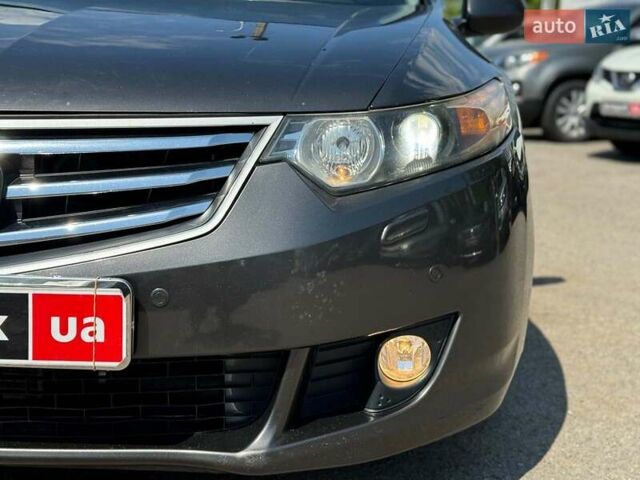 Серый Хонда Аккорд, объемом двигателя 2.2 л и пробегом 242 тыс. км за 8750 $, фото 6 на Automoto.ua