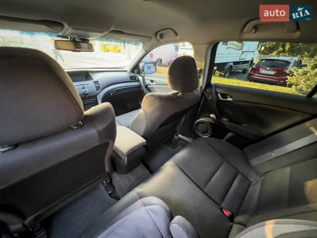 Серый Хонда Аккорд, объемом двигателя 2.2 л и пробегом 227 тыс. км за 8500 $, фото 8 на Automoto.ua