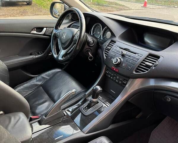 Серый Хонда Аккорд, объемом двигателя 2.4 л и пробегом 142 тыс. км за 12000 $, фото 8 на Automoto.ua