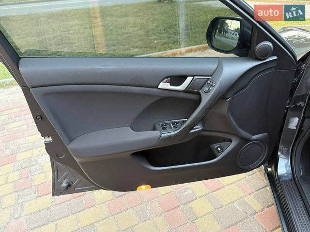 Серый Хонда Аккорд, объемом двигателя 2 л и пробегом 118 тыс. км за 10400 $, фото 24 на Automoto.ua