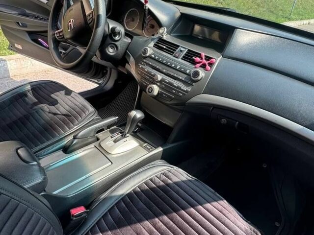 Серый Хонда Аккорд, объемом двигателя 2.4 л и пробегом 250 тыс. км за 8700 $, фото 7 на Automoto.ua