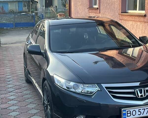 Серый Хонда Аккорд, объемом двигателя 2.35 л и пробегом 210 тыс. км за 11499 $, фото 2 на Automoto.ua