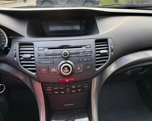 Серый Хонда Аккорд, объемом двигателя 2.4 л и пробегом 142 тыс. км за 12000 $, фото 9 на Automoto.ua