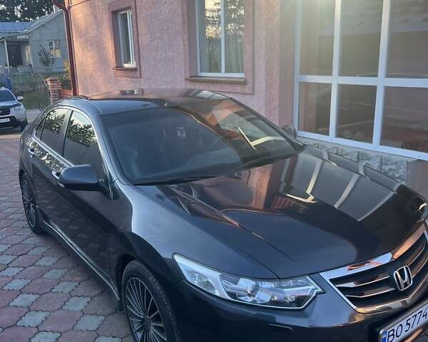 Серый Хонда Аккорд, объемом двигателя 2.35 л и пробегом 210 тыс. км за 11499 $, фото 1 на Automoto.ua