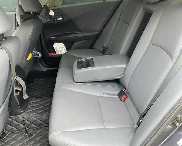 Серый Хонда Аккорд, объемом двигателя 2.35 л и пробегом 140 тыс. км за 11000 $, фото 11 на Automoto.ua