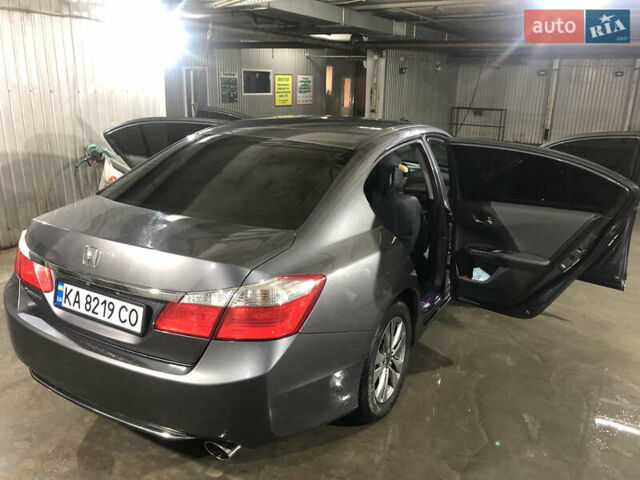 Серый Хонда Аккорд, объемом двигателя 2.35 л и пробегом 140 тыс. км за 11000 $, фото 4 на Automoto.ua