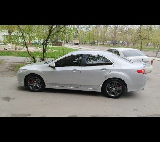 Серый Хонда Аккорд, объемом двигателя 2.4 л и пробегом 194 тыс. км за 11200 $, фото 2 на Automoto.ua