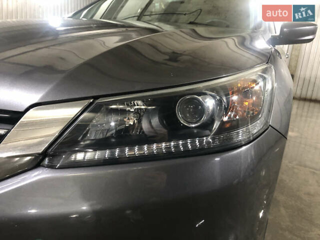 Серый Хонда Аккорд, объемом двигателя 2.35 л и пробегом 140 тыс. км за 11000 $, фото 8 на Automoto.ua