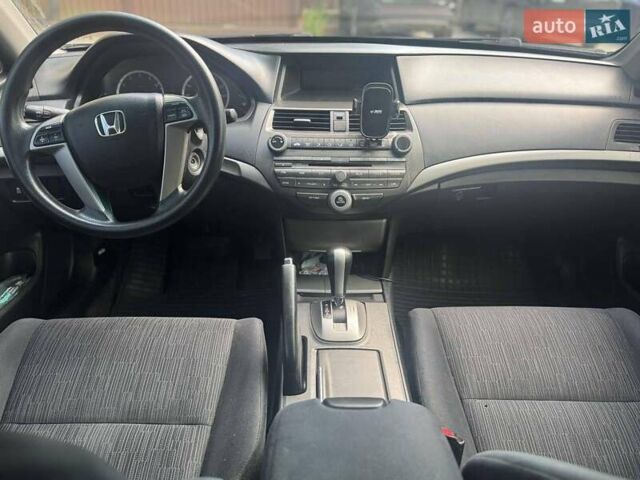 Серый Хонда Аккорд, объемом двигателя 2.35 л и пробегом 140 тыс. км за 10100 $, фото 9 на Automoto.ua