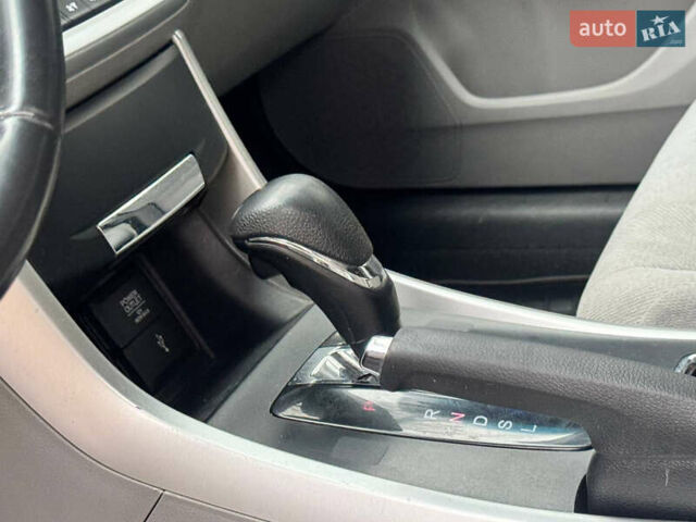 Серый Хонда Аккорд, объемом двигателя 2.35 л и пробегом 173 тыс. км за 10999 $, фото 28 на Automoto.ua