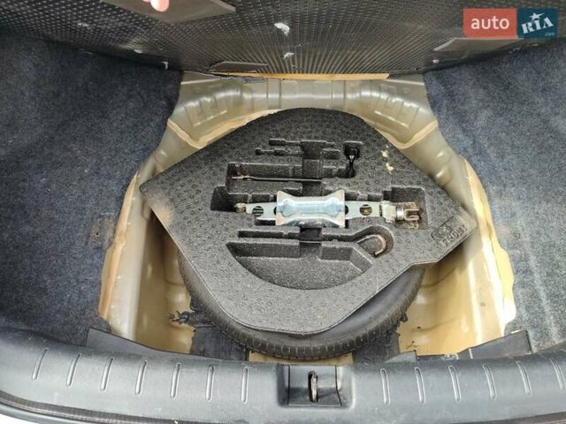 Серый Хонда Аккорд, объемом двигателя 2.4 л и пробегом 234 тыс. км за 9500 $, фото 16 на Automoto.ua