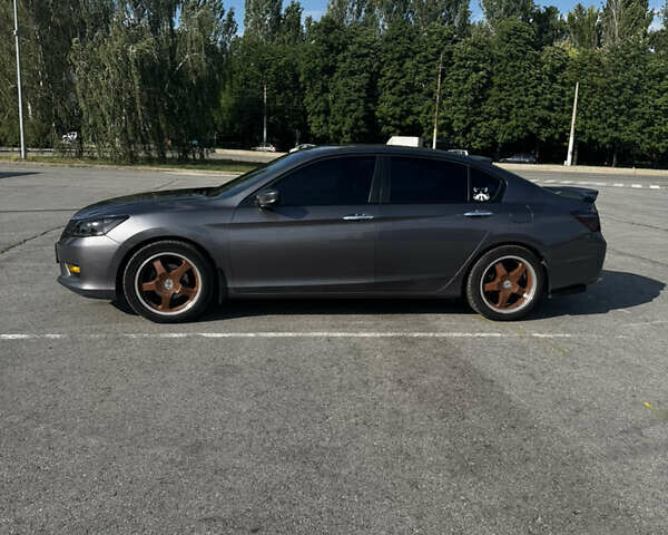 Сірий Хонда Аккорд, об'ємом двигуна 2.36 л та пробігом 224 тис. км за 10500 $, фото 7 на Automoto.ua