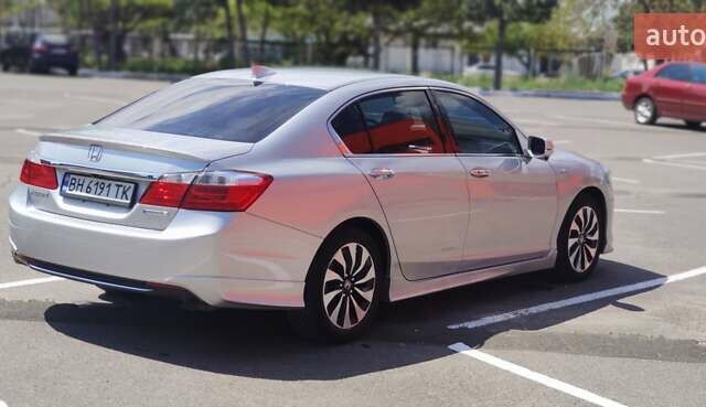 Серый Хонда Аккорд, объемом двигателя 2 л и пробегом 160 тыс. км за 14000 $, фото 3 на Automoto.ua