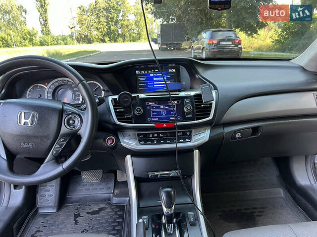 Серый Хонда Аккорд, объемом двигателя 2.4 л и пробегом 190 тыс. км за 11100 $, фото 3 на Automoto.ua