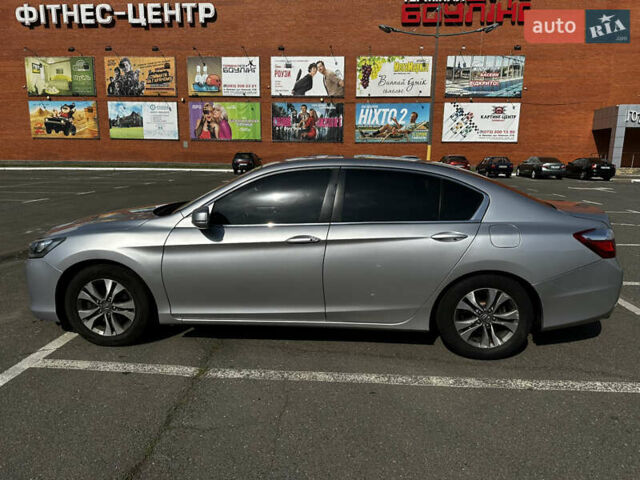 Серый Хонда Аккорд, объемом двигателя 2.36 л и пробегом 203 тыс. км за 12800 $, фото 9 на Automoto.ua