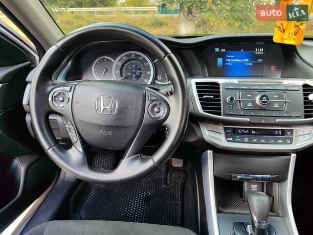 Серый Хонда Аккорд, объемом двигателя 2.4 л и пробегом 234 тыс. км за 9500 $, фото 12 на Automoto.ua