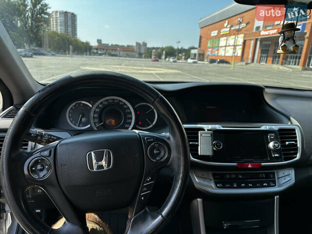 Серый Хонда Аккорд, объемом двигателя 2.36 л и пробегом 203 тыс. км за 12800 $, фото 14 на Automoto.ua