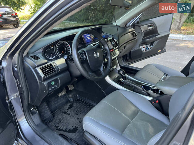 Серый Хонда Аккорд, объемом двигателя 2.4 л и пробегом 190 тыс. км за 11100 $, фото 4 на Automoto.ua