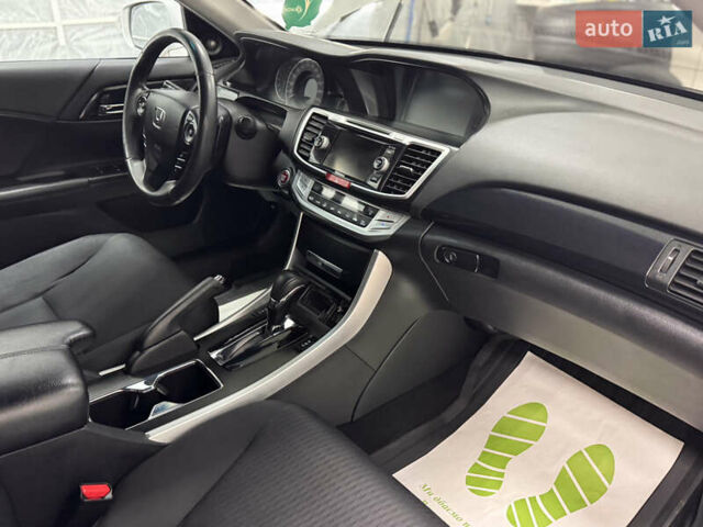 Серый Хонда Аккорд, объемом двигателя 2.36 л и пробегом 180 тыс. км за 9999 $, фото 10 на Automoto.ua