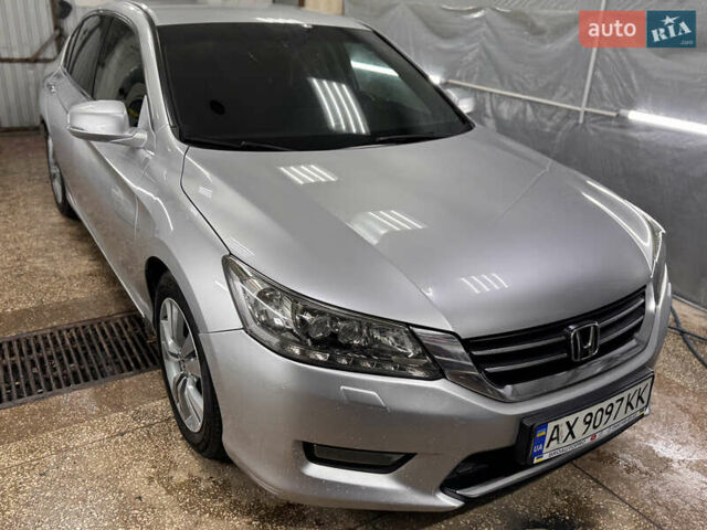 Серый Хонда Аккорд, объемом двигателя 2.36 л и пробегом 180 тыс. км за 9999 $, фото 1 на Automoto.ua
