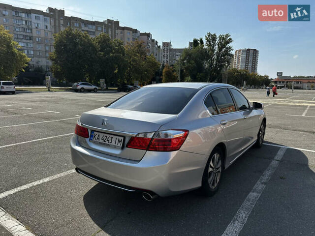 Серый Хонда Аккорд, объемом двигателя 2.36 л и пробегом 203 тыс. км за 12800 $, фото 5 на Automoto.ua