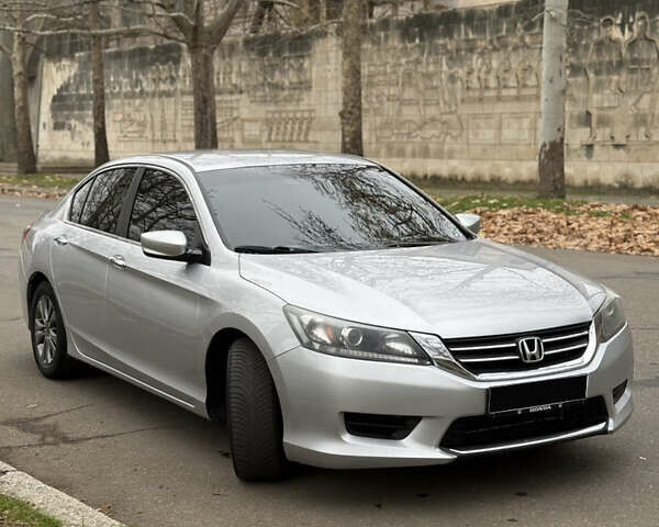 Серый Хонда Аккорд, объемом двигателя 2.4 л и пробегом 224 тыс. км за 9900 $, фото 4 на Automoto.ua