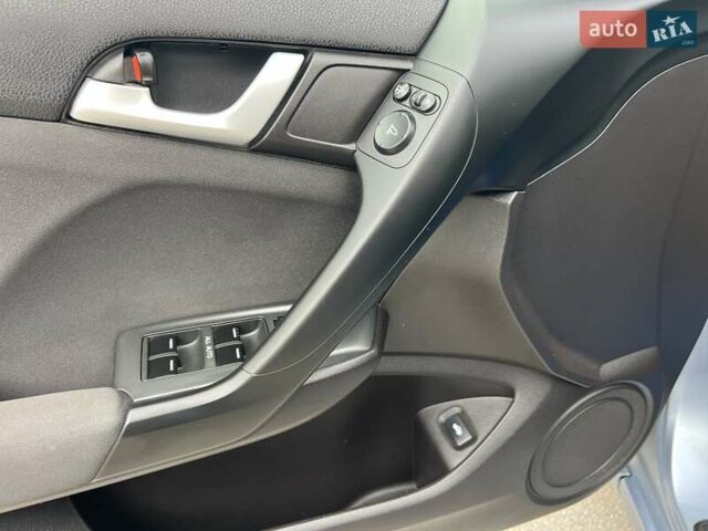 Серый Хонда Аккорд, объемом двигателя 2.2 л и пробегом 239 тыс. км за 11500 $, фото 27 на Automoto.ua