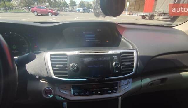 Серый Хонда Аккорд, объемом двигателя 2 л и пробегом 160 тыс. км за 14000 $, фото 9 на Automoto.ua