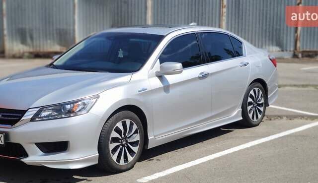 Серый Хонда Аккорд, объемом двигателя 2 л и пробегом 160 тыс. км за 14000 $, фото 1 на Automoto.ua