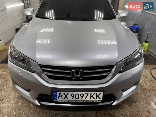 Серый Хонда Аккорд, объемом двигателя 2.36 л и пробегом 180 тыс. км за 9999 $, фото 2 на Automoto.ua