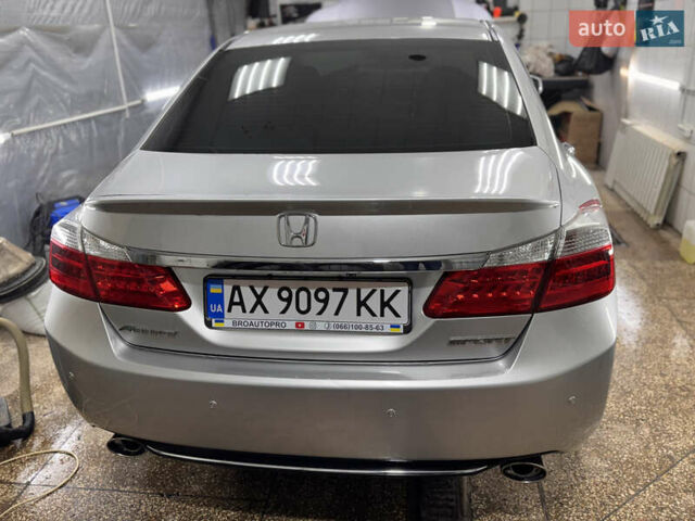 Серый Хонда Аккорд, объемом двигателя 2.36 л и пробегом 180 тыс. км за 9999 $, фото 3 на Automoto.ua
