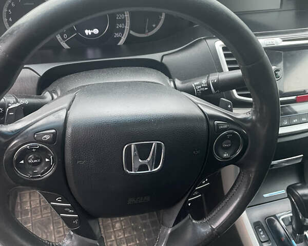 Серый Хонда Аккорд, объемом двигателя 2.4 л и пробегом 290 тыс. км за 11000 $, фото 6 на Automoto.ua