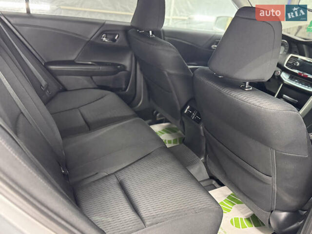 Серый Хонда Аккорд, объемом двигателя 2.36 л и пробегом 180 тыс. км за 9999 $, фото 8 на Automoto.ua