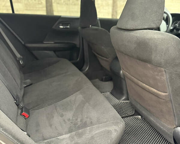 Серый Хонда Аккорд, объемом двигателя 2.4 л и пробегом 224 тыс. км за 9900 $, фото 14 на Automoto.ua