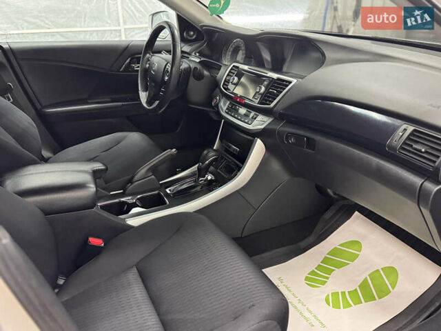 Серый Хонда Аккорд, объемом двигателя 2.36 л и пробегом 180 тыс. км за 9999 $, фото 12 на Automoto.ua