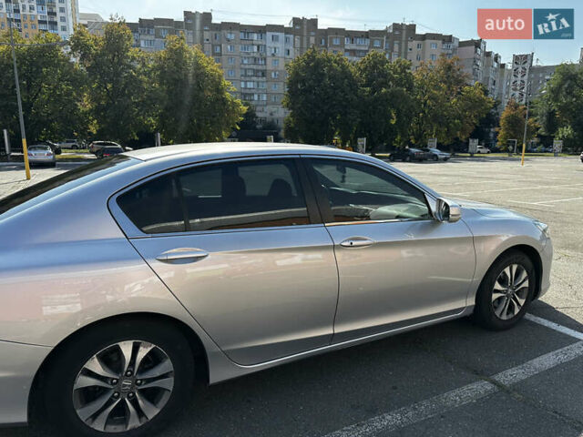 Серый Хонда Аккорд, объемом двигателя 2.36 л и пробегом 203 тыс. км за 12800 $, фото 4 на Automoto.ua