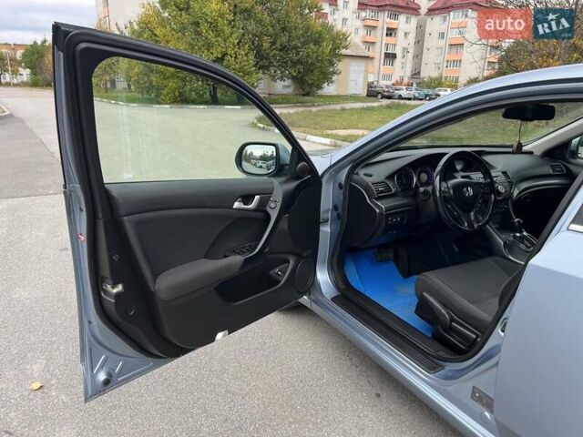 Серый Хонда Аккорд, объемом двигателя 2.2 л и пробегом 239 тыс. км за 11500 $, фото 23 на Automoto.ua