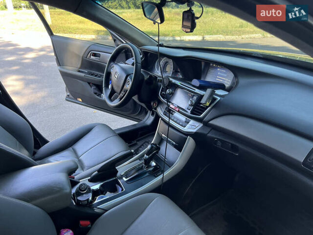 Серый Хонда Аккорд, объемом двигателя 2.4 л и пробегом 190 тыс. км за 11100 $, фото 7 на Automoto.ua