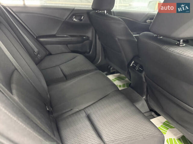 Серый Хонда Аккорд, объемом двигателя 2.36 л и пробегом 180 тыс. км за 9999 $, фото 13 на Automoto.ua