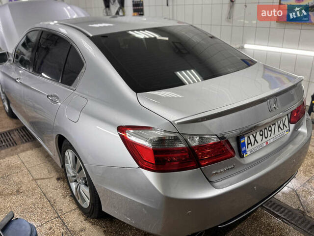 Серый Хонда Аккорд, объемом двигателя 2.36 л и пробегом 180 тыс. км за 9999 $, фото 5 на Automoto.ua