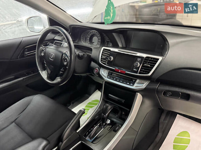 Серый Хонда Аккорд, объемом двигателя 2.36 л и пробегом 180 тыс. км за 9999 $, фото 11 на Automoto.ua