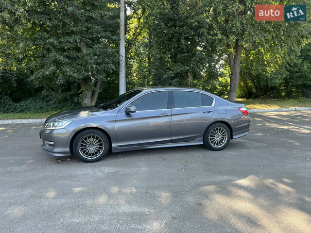 Серый Хонда Аккорд, объемом двигателя 2.4 л и пробегом 190 тыс. км за 11100 $, фото 6 на Automoto.ua