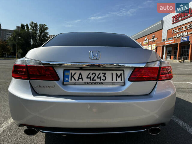Серый Хонда Аккорд, объемом двигателя 2.36 л и пробегом 203 тыс. км за 12800 $, фото 6 на Automoto.ua