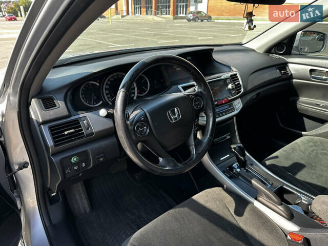 Серый Хонда Аккорд, объемом двигателя 2.36 л и пробегом 203 тыс. км за 12800 $, фото 13 на Automoto.ua