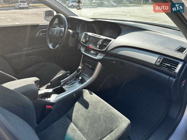 Серый Хонда Аккорд, объемом двигателя 2.36 л и пробегом 203 тыс. км за 12800 $, фото 12 на Automoto.ua