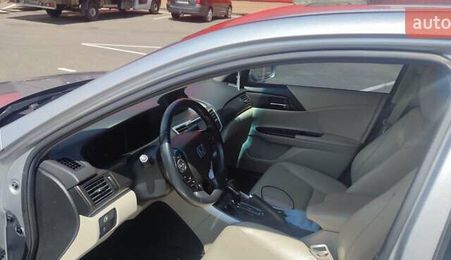 Серый Хонда Аккорд, объемом двигателя 2 л и пробегом 160 тыс. км за 14000 $, фото 8 на Automoto.ua