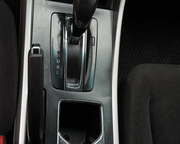 Серый Хонда Аккорд, объемом двигателя 2.4 л и пробегом 224 тыс. км за 9900 $, фото 13 на Automoto.ua